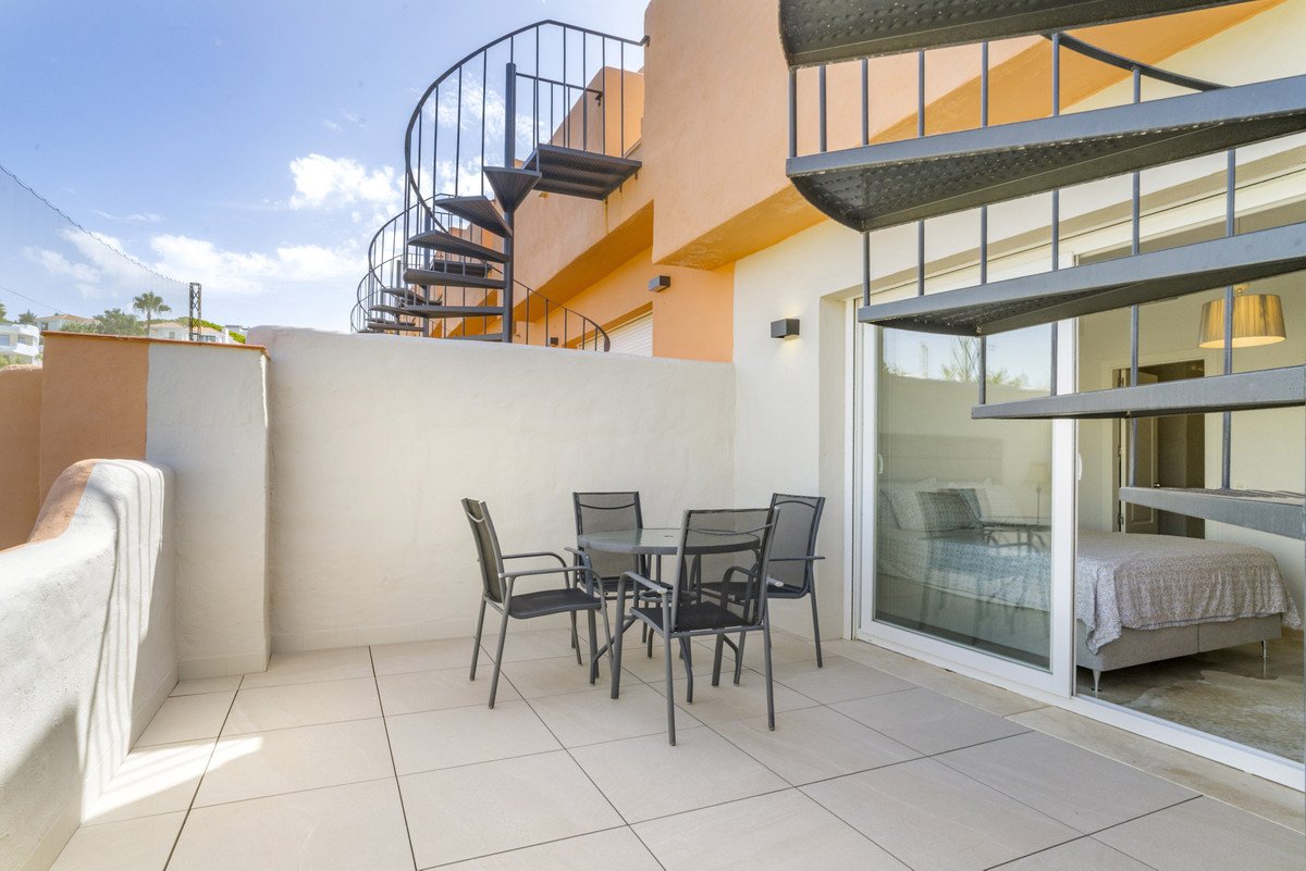 5 Bed Townhouse in Artola