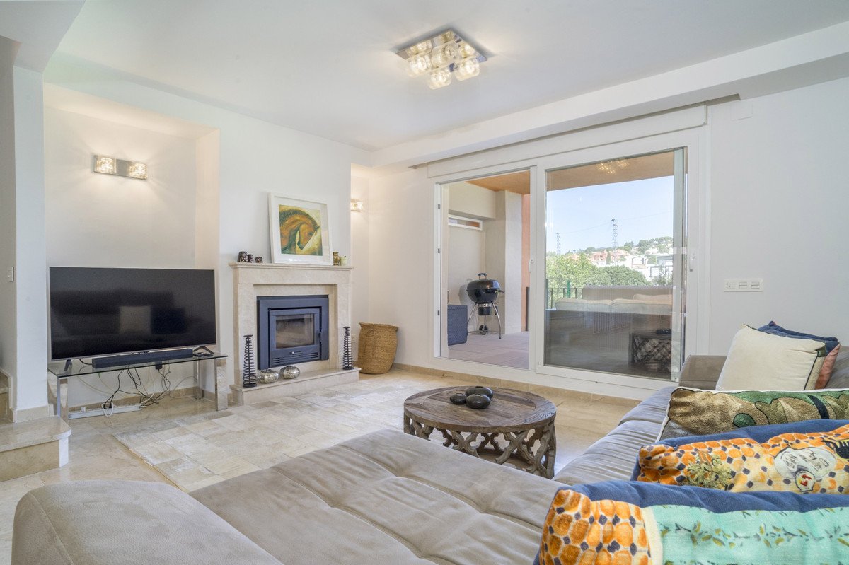 5 Bed Townhouse in Artola