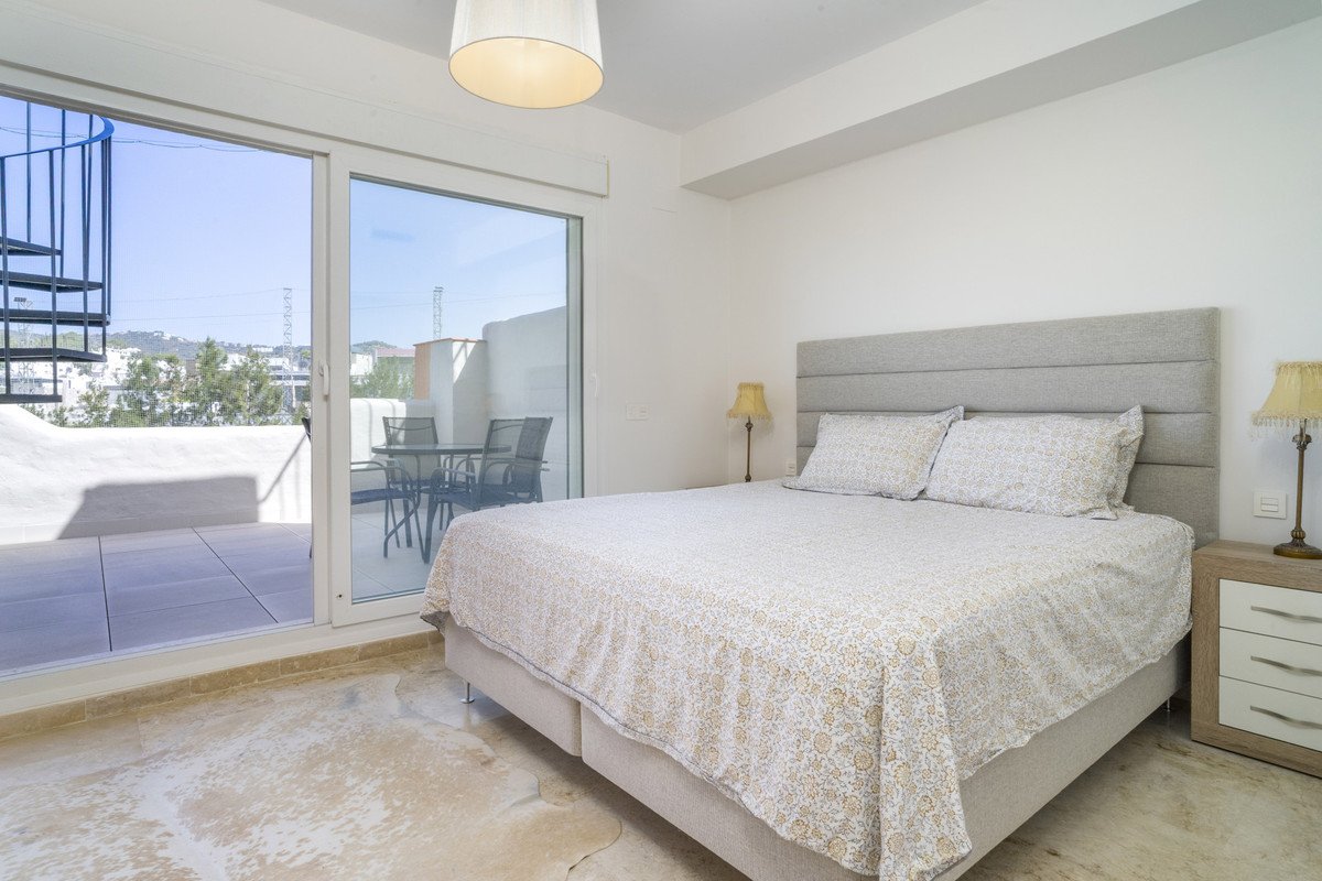 5 Bed Townhouse in Artola