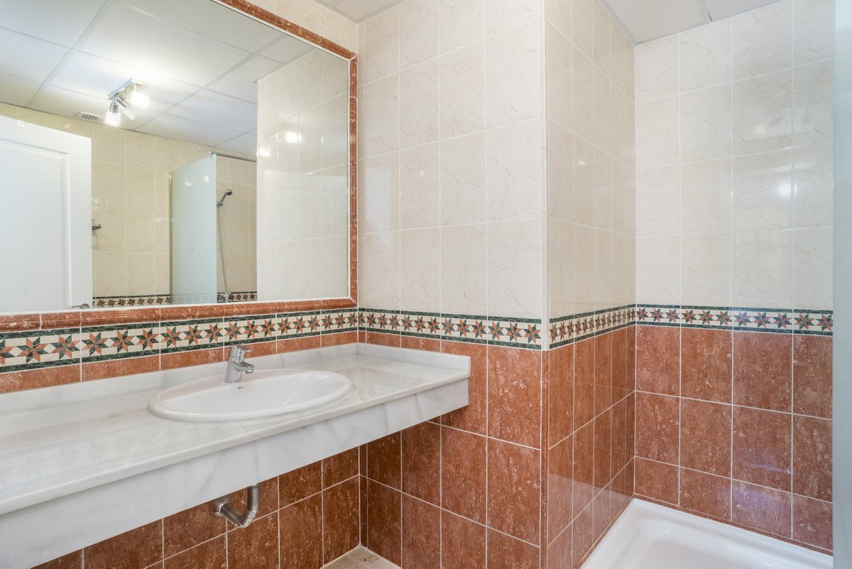 5 Bed Townhouse in Artola