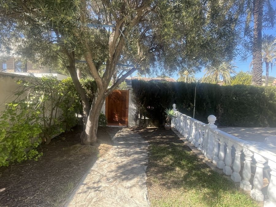 4 Bed Detached Villa in Cabo Roig