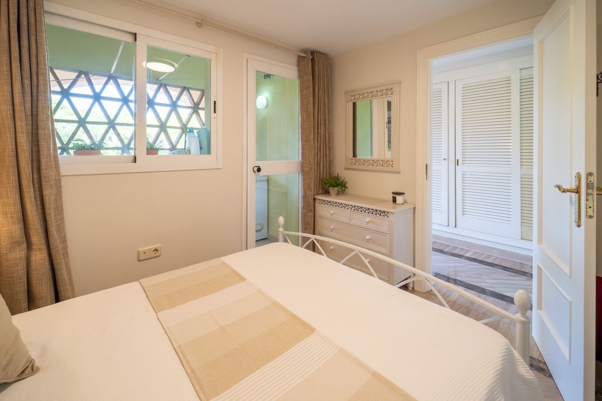 3 Bed Middle Floor Apartment in Elviria