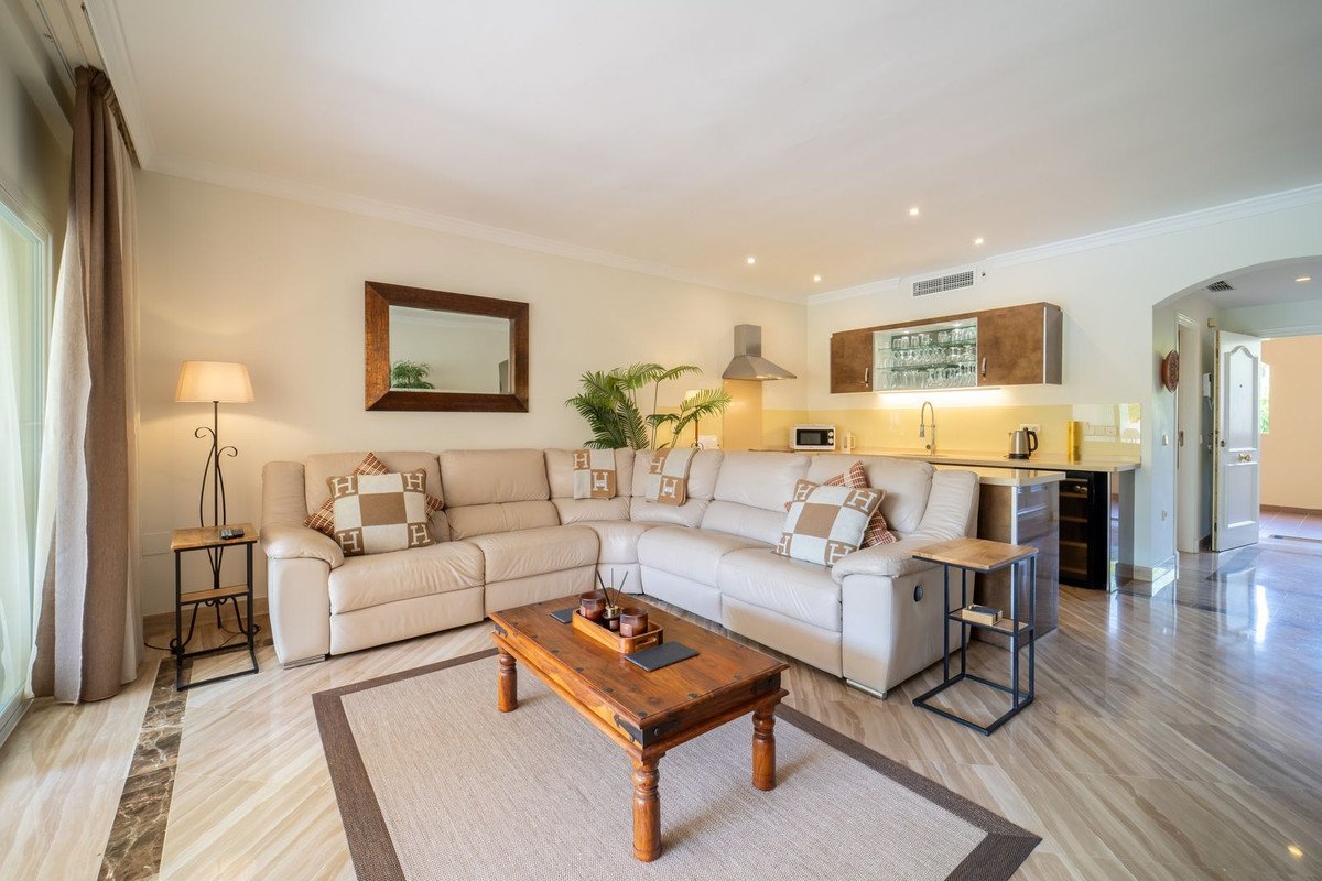 3 Bed Middle Floor Apartment in Elviria