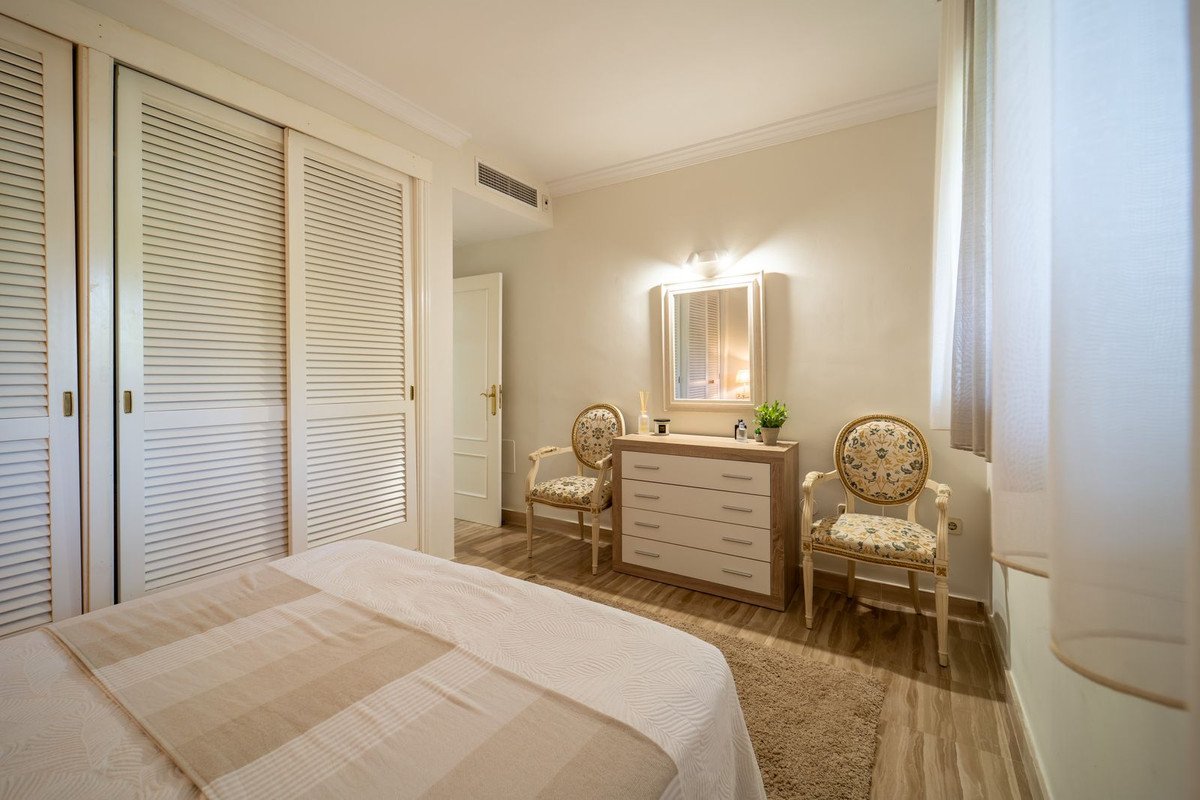 3 Bed Middle Floor Apartment in Elviria