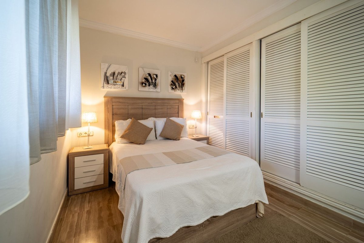 3 Bed Middle Floor Apartment in Elviria