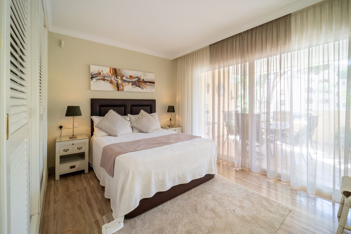 3 Bed Middle Floor Apartment in Elviria