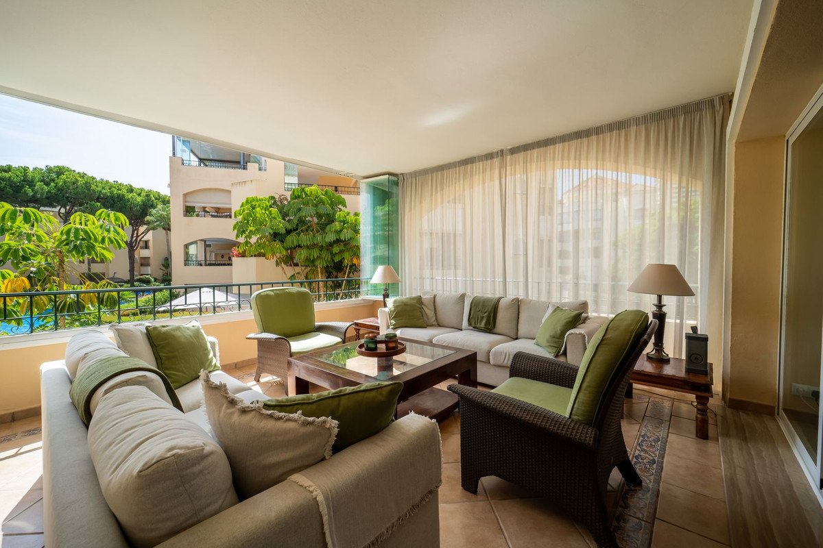 3 Bed Middle Floor Apartment in Elviria
