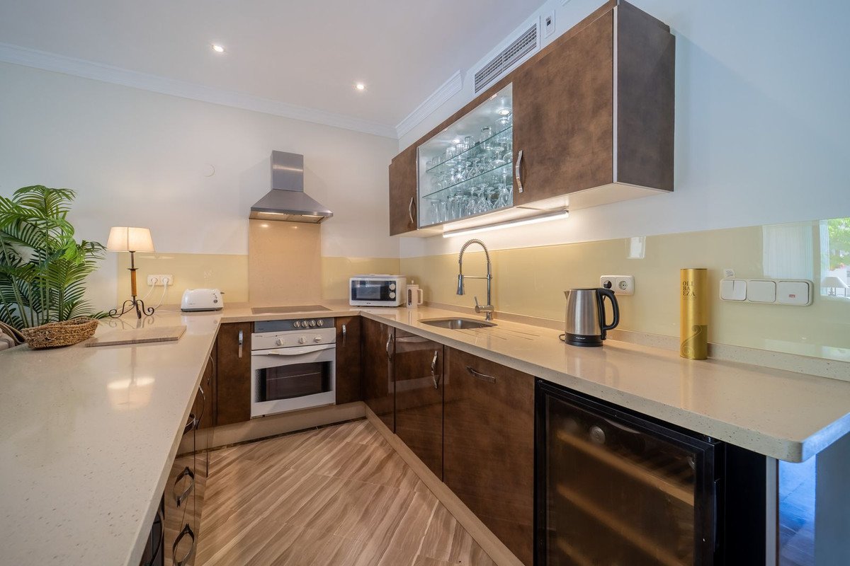 3 Bed Middle Floor Apartment in Elviria