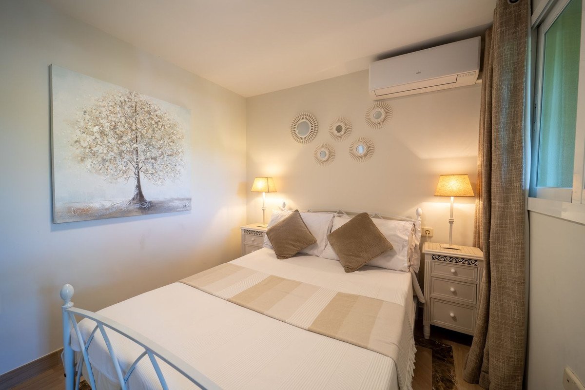3 Bed Middle Floor Apartment in Elviria