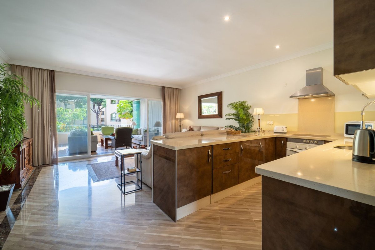 3 Bed Middle Floor Apartment in Elviria
