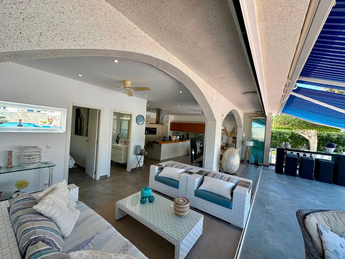 6 Bed Detached Villa in Ciudad Quesada