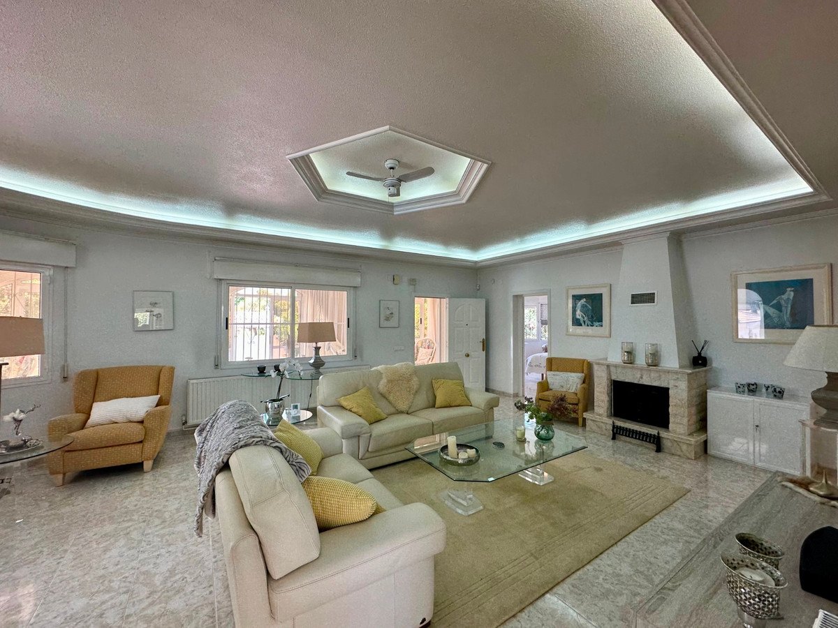 6 Bed Detached Villa in Ciudad Quesada