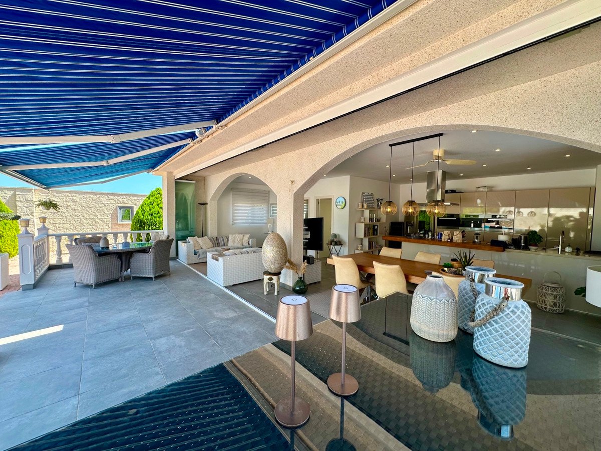 6 Bed Detached Villa in Ciudad Quesada