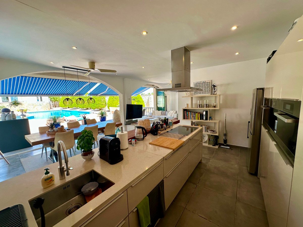 6 Bed Detached Villa in Ciudad Quesada