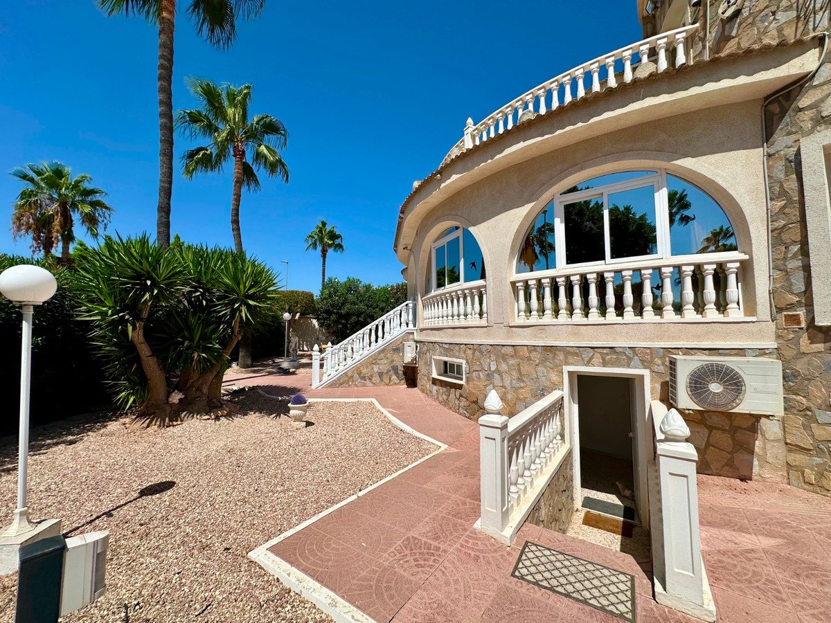 6 Bed Detached Villa in Ciudad Quesada