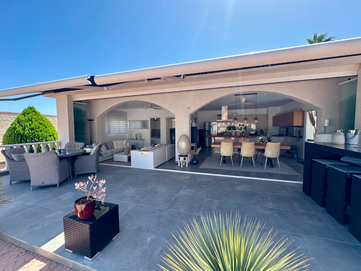 6 Bed Detached Villa in Ciudad Quesada