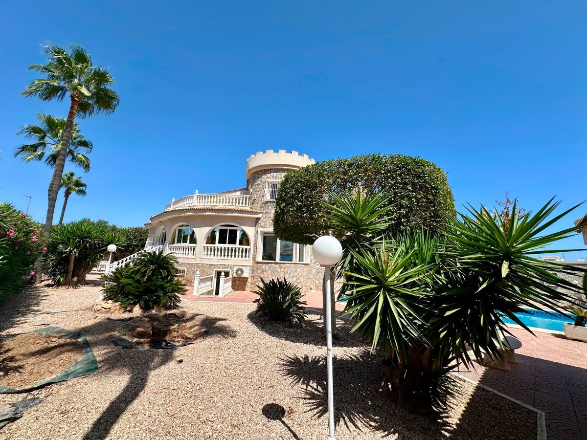 6 Bed Detached Villa in Ciudad Quesada