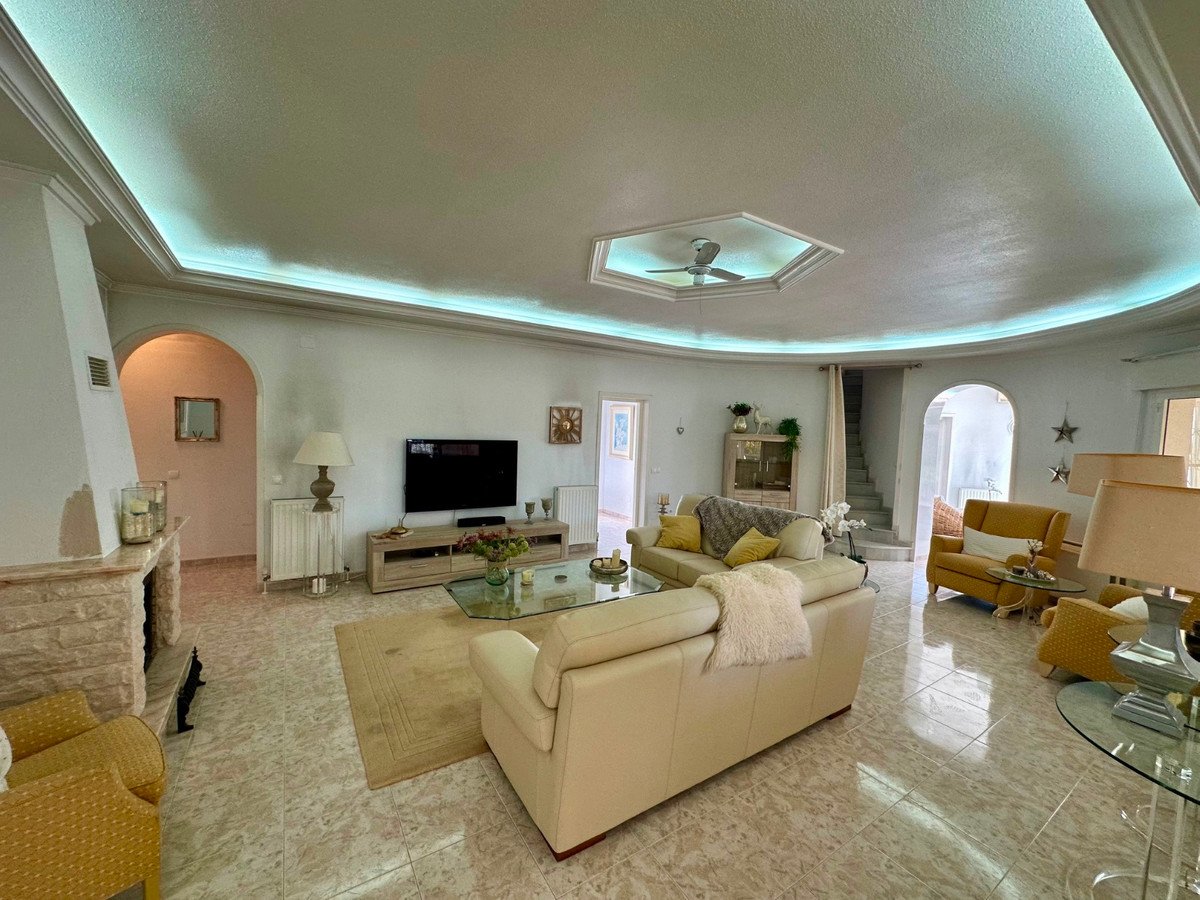 6 Bed Detached Villa in Ciudad Quesada