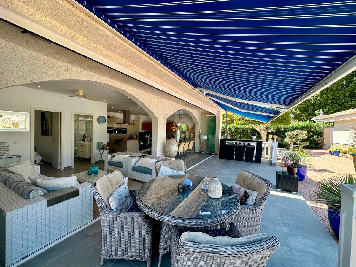 6 Bed Detached Villa in Ciudad Quesada