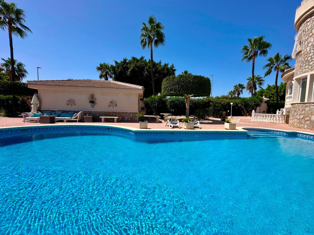 6 Bed Detached Villa in Ciudad Quesada