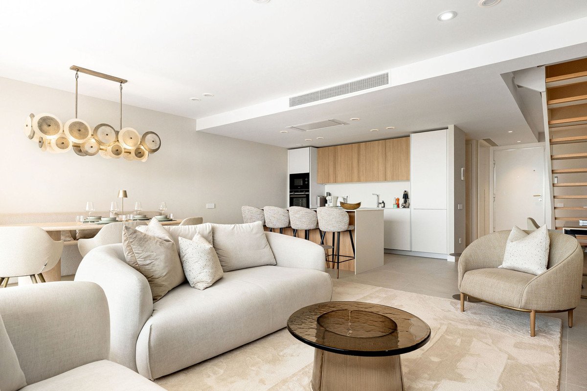 2 Bed Middle Floor Apartment in Estepona