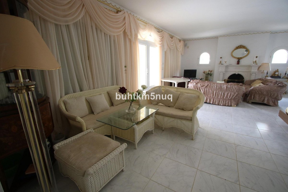 4 Bed Detached Villa in la Canuta