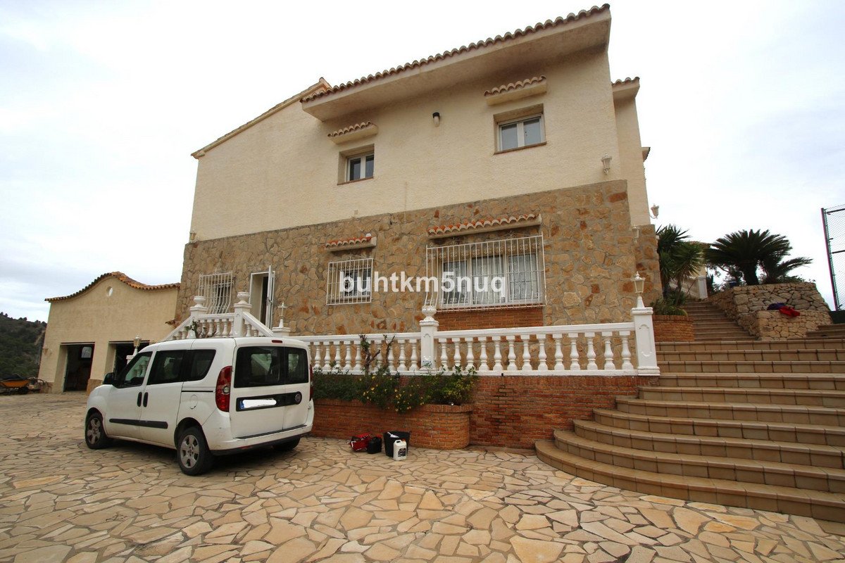 4 Bed Detached Villa in la Canuta
