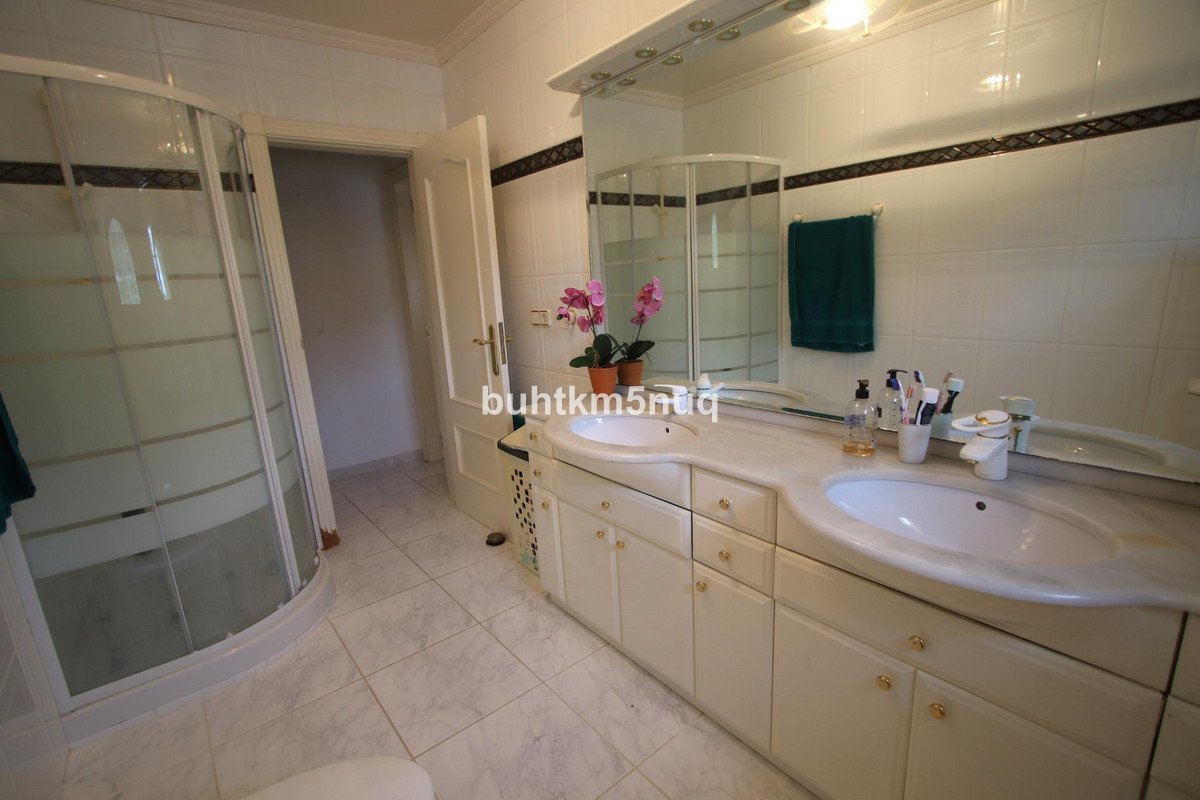 4 Bed Detached Villa in la Canuta