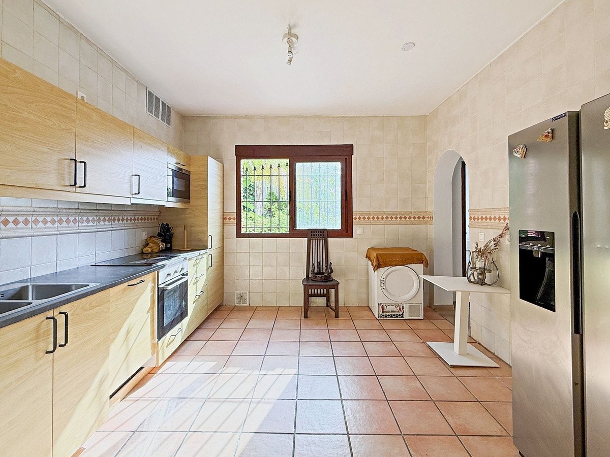 4 Bed Detached Villa in Guadalmina Baja