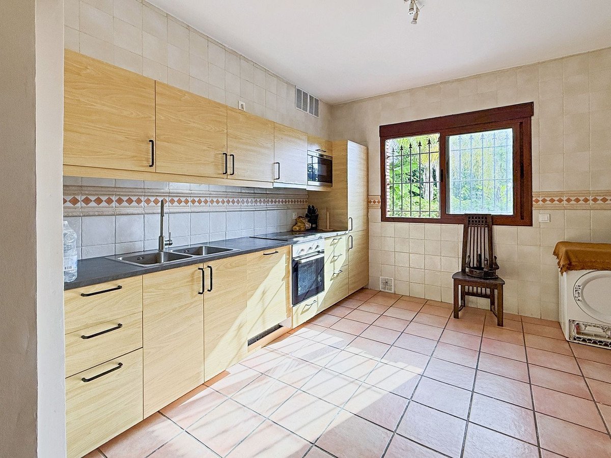 4 Bed Detached Villa in Guadalmina Baja