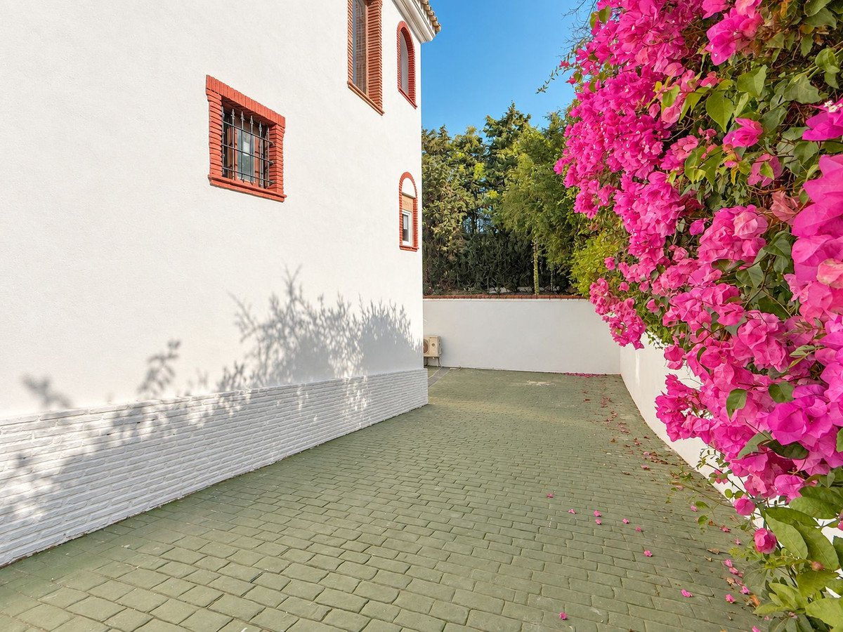 4 Bed Detached Villa in Guadalmina Baja