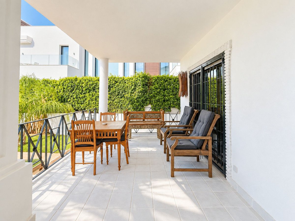 4 Bed Detached Villa in Guadalmina Baja
