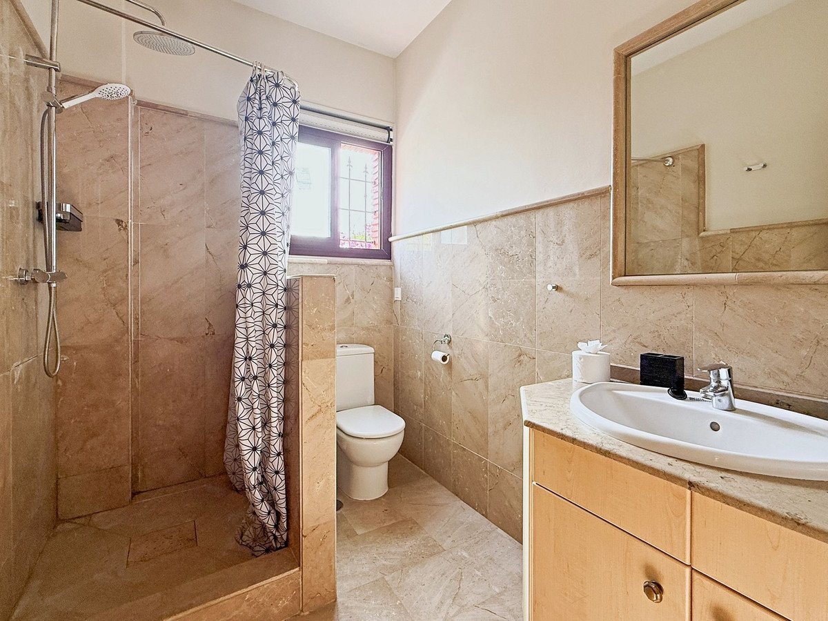 4 Bed Detached Villa in Guadalmina Baja