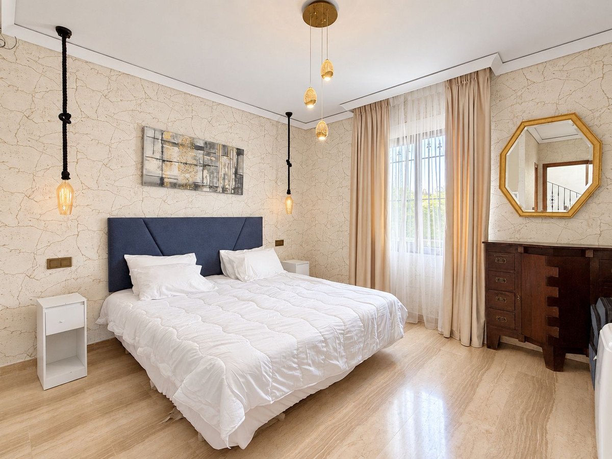 4 Bed Detached Villa in Guadalmina Baja