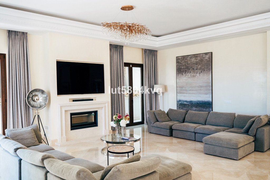 8 Bed Detached Villa in Sierra Blanca
