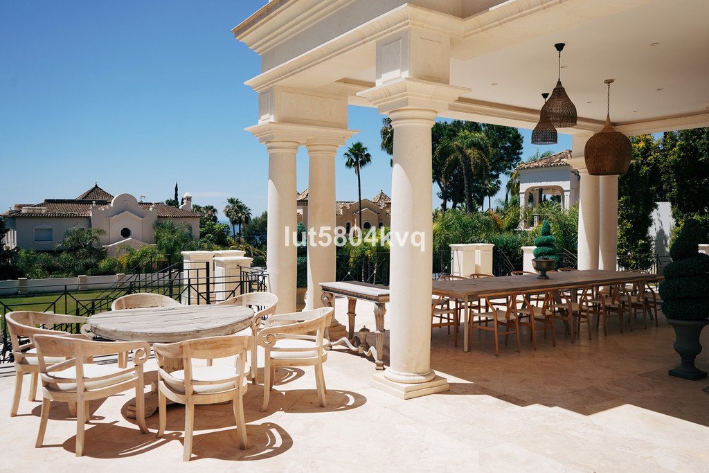 8 Bed Detached Villa in Sierra Blanca