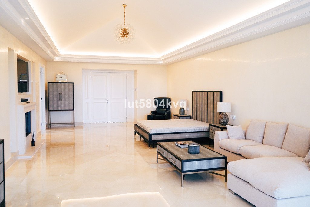 8 Bed Detached Villa in Sierra Blanca