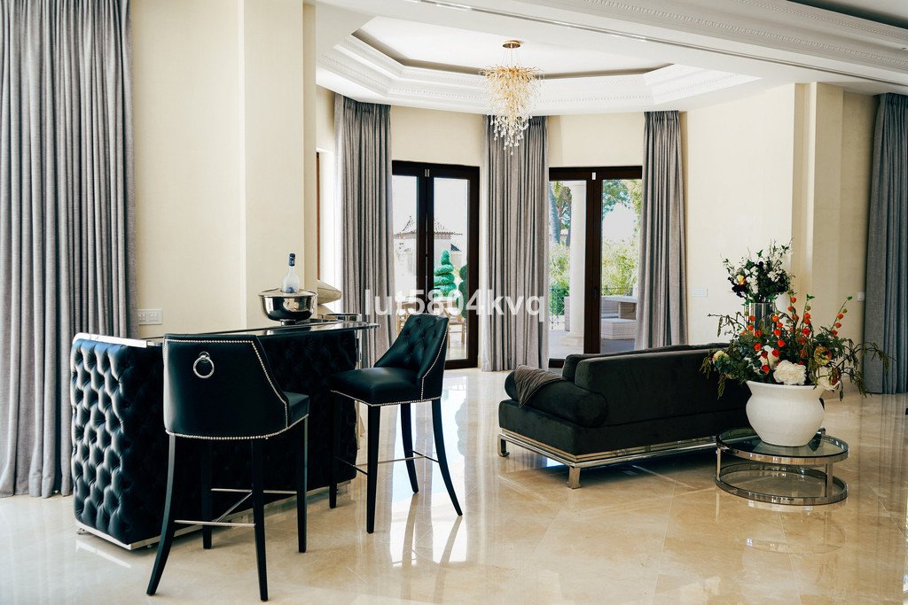 8 Bed Detached Villa in Sierra Blanca