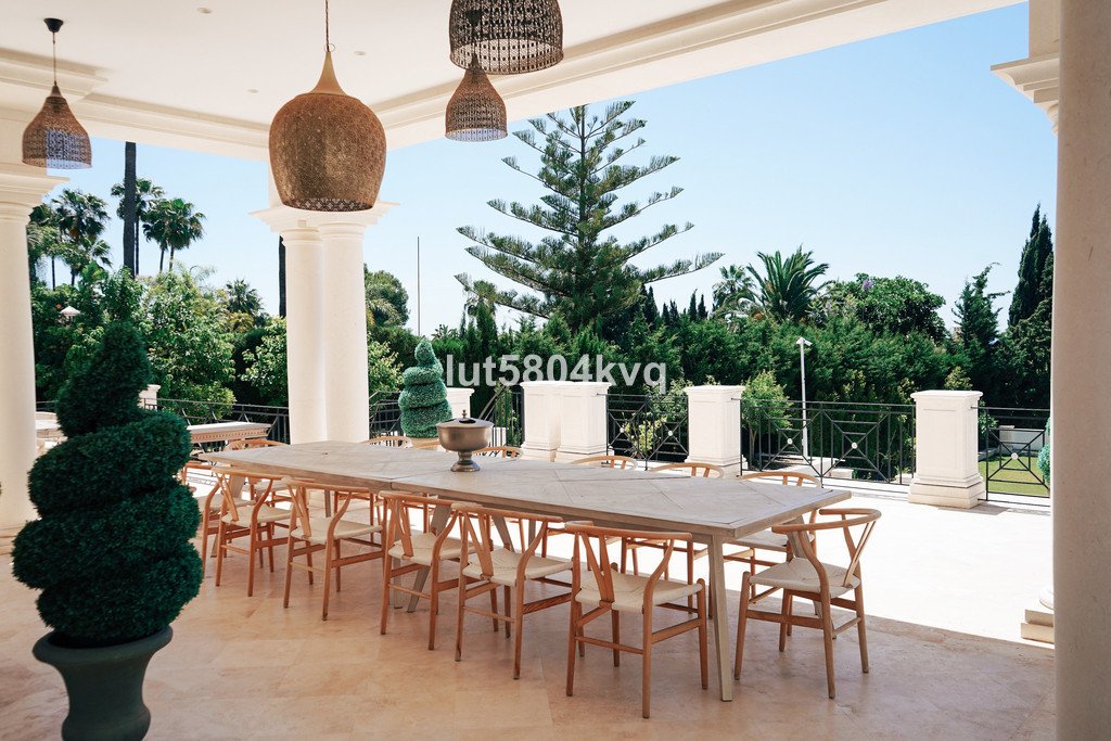 8 Bed Detached Villa in Sierra Blanca