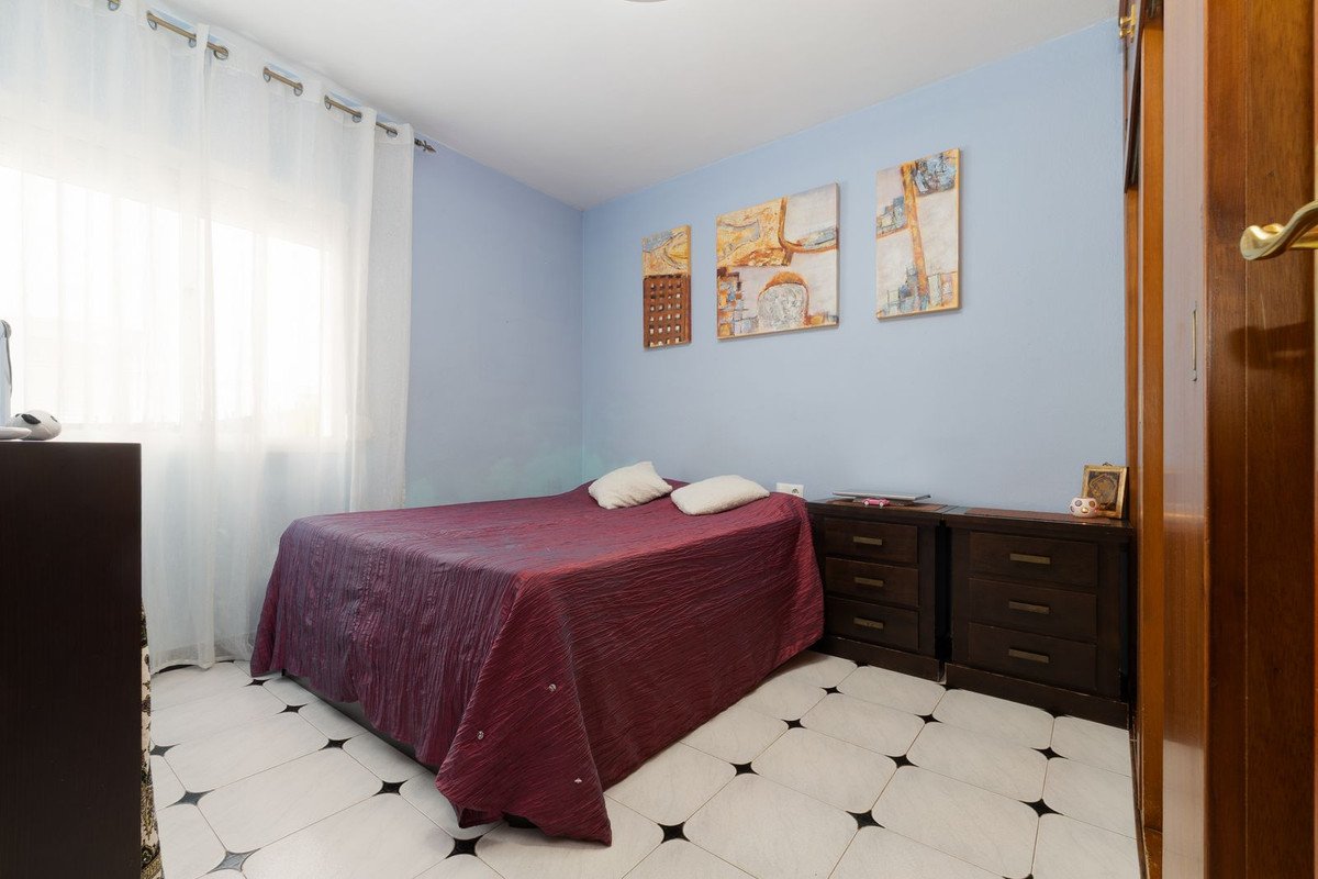 2 Bed Middle Floor Apartment in Fuengirola