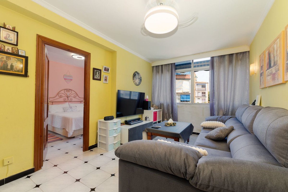 2 Bed Middle Floor Apartment in Fuengirola