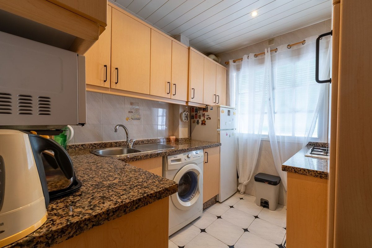 2 Bed Middle Floor Apartment in Fuengirola