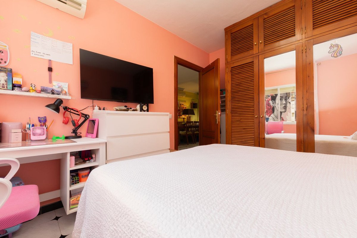 2 Bed Middle Floor Apartment in Fuengirola