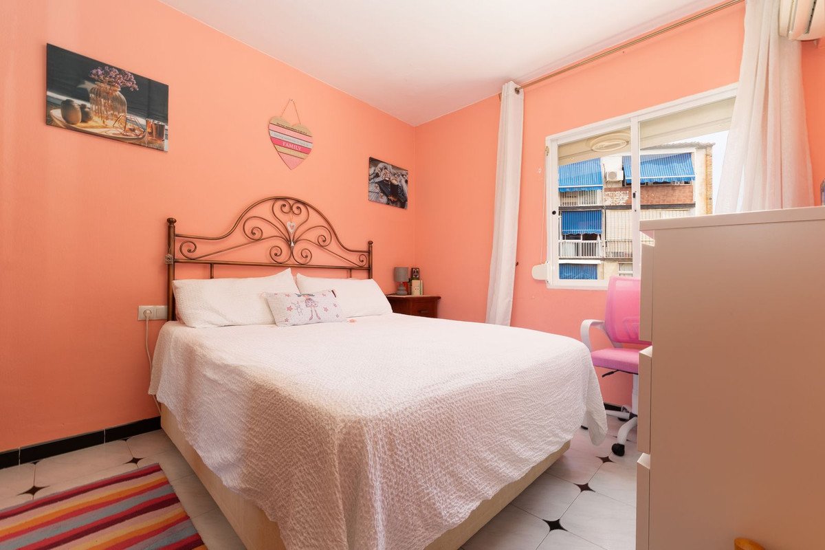 2 Bed Middle Floor Apartment in Fuengirola