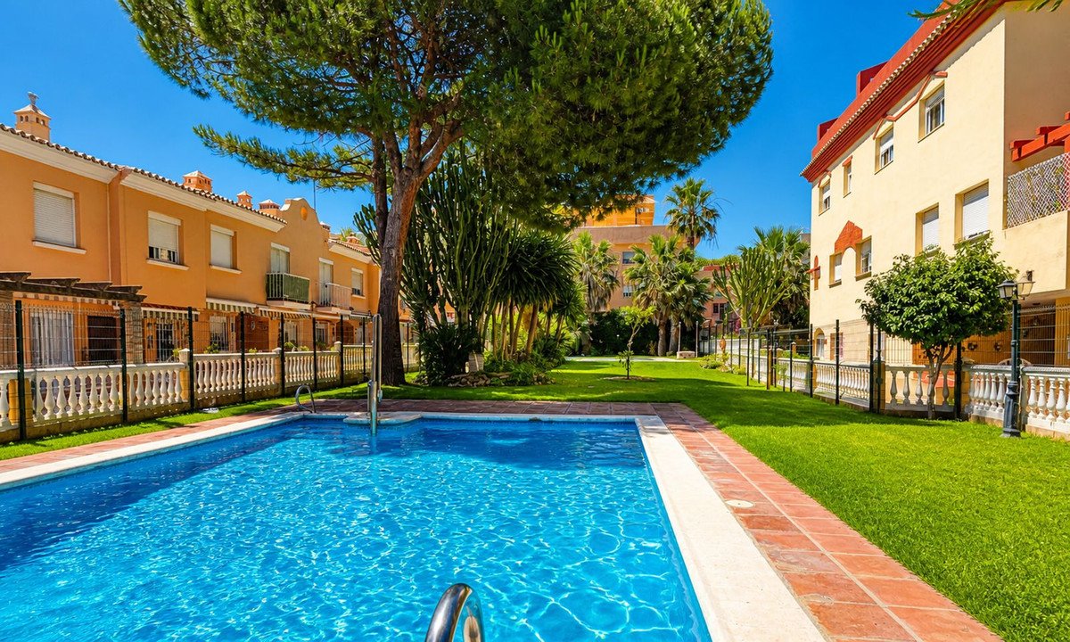 3 Bed Semi-Detached House in San Luis de Sabinillas