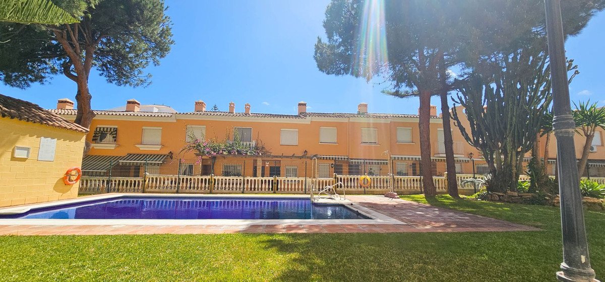 3 Bed Semi-Detached House in San Luis de Sabinillas