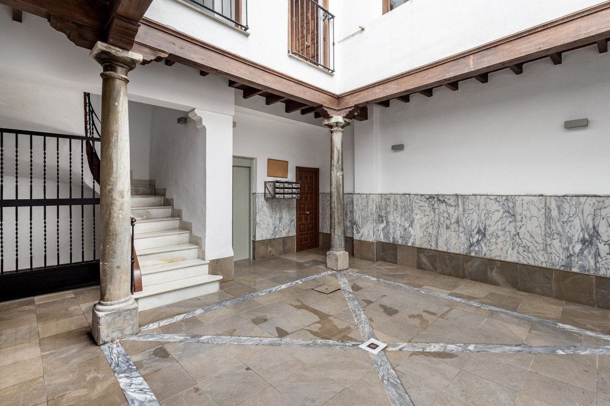 2 Bed Top Floor Apartment in Granada