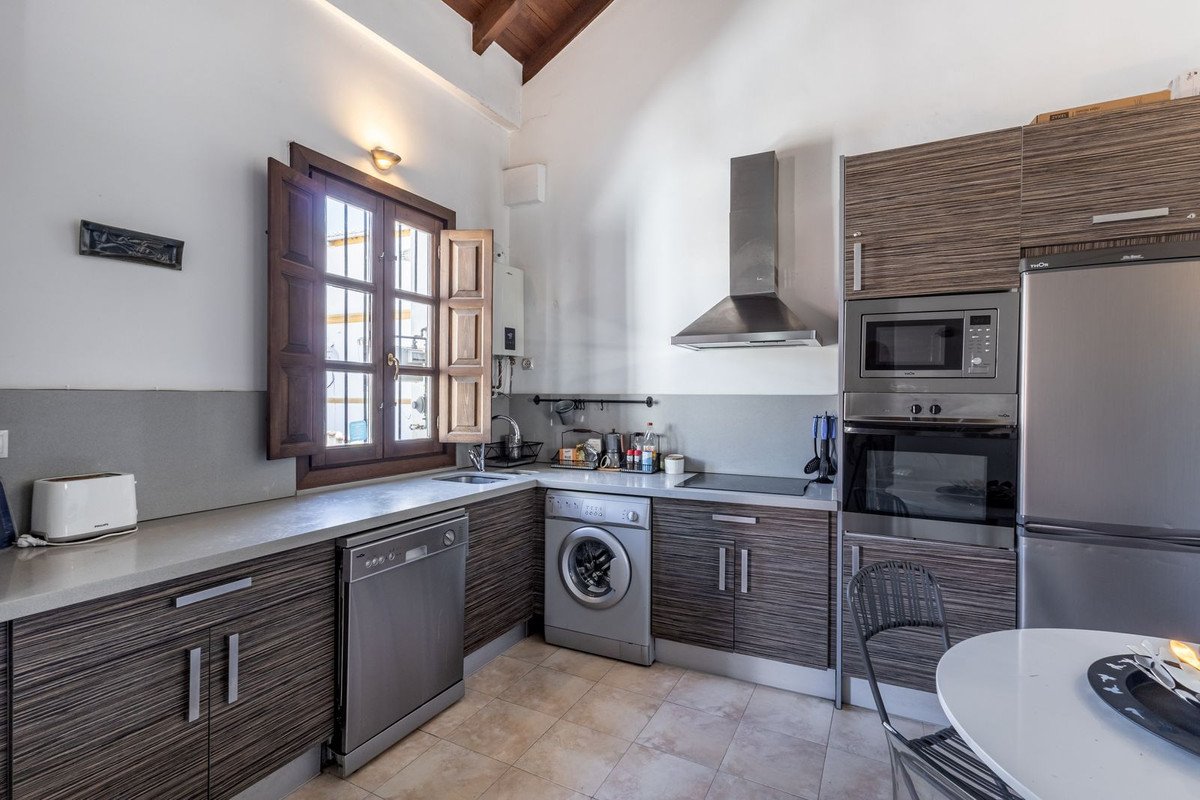 2 Bed Top Floor Apartment in Granada