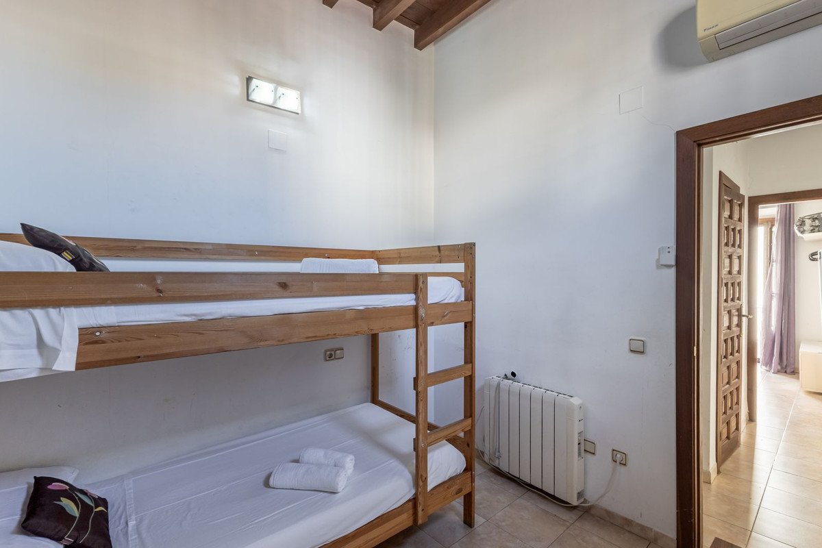 2 Bed Top Floor Apartment in Granada