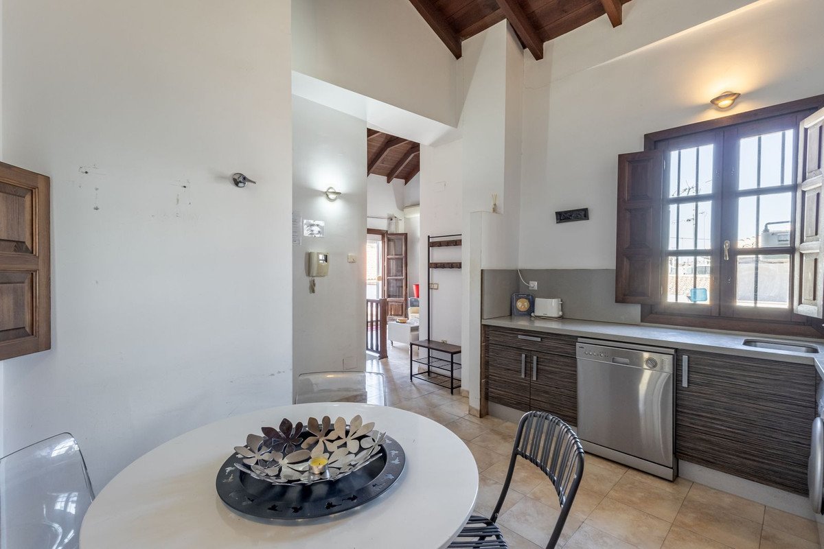 2 Bed Top Floor Apartment in Granada